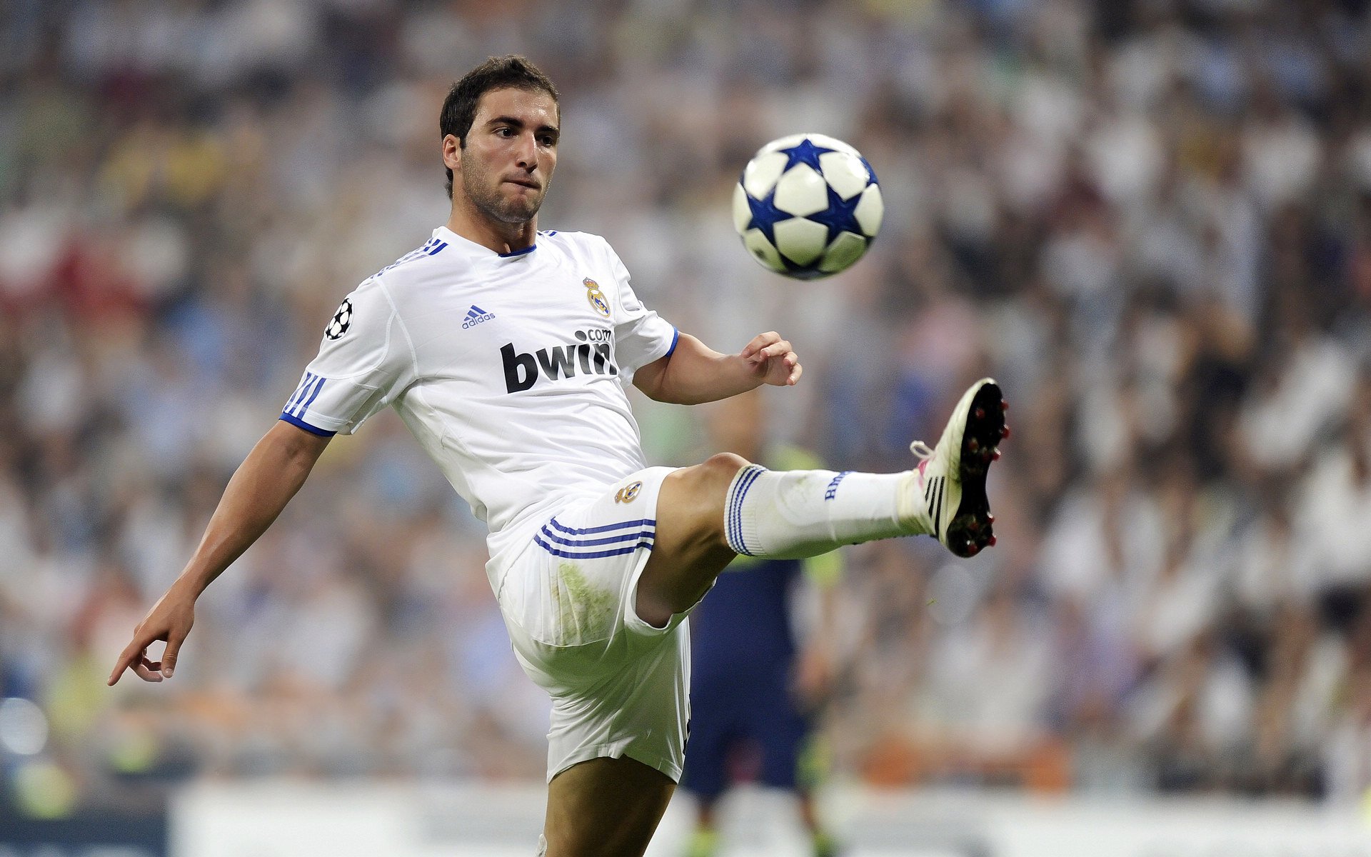 网球比赛精彩对攻频繁出现